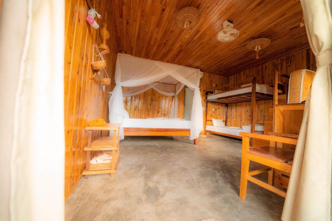 Jungle Boss Travel Lodge Фонг Нха Екстериор снимка