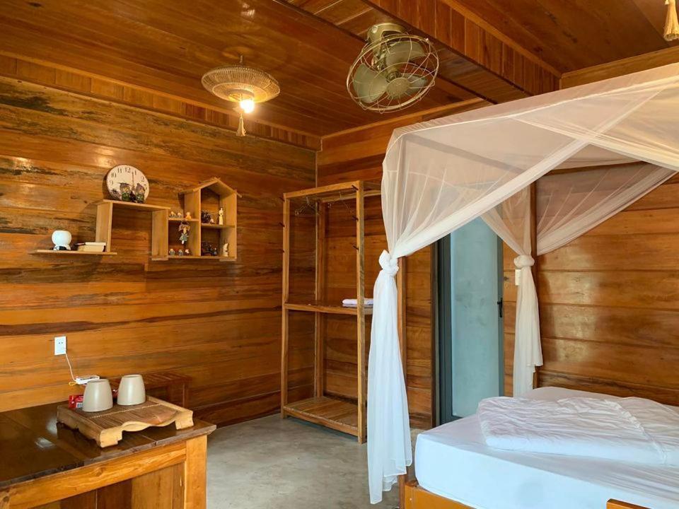 Jungle Boss Travel Lodge Фонг Нха Екстериор снимка
