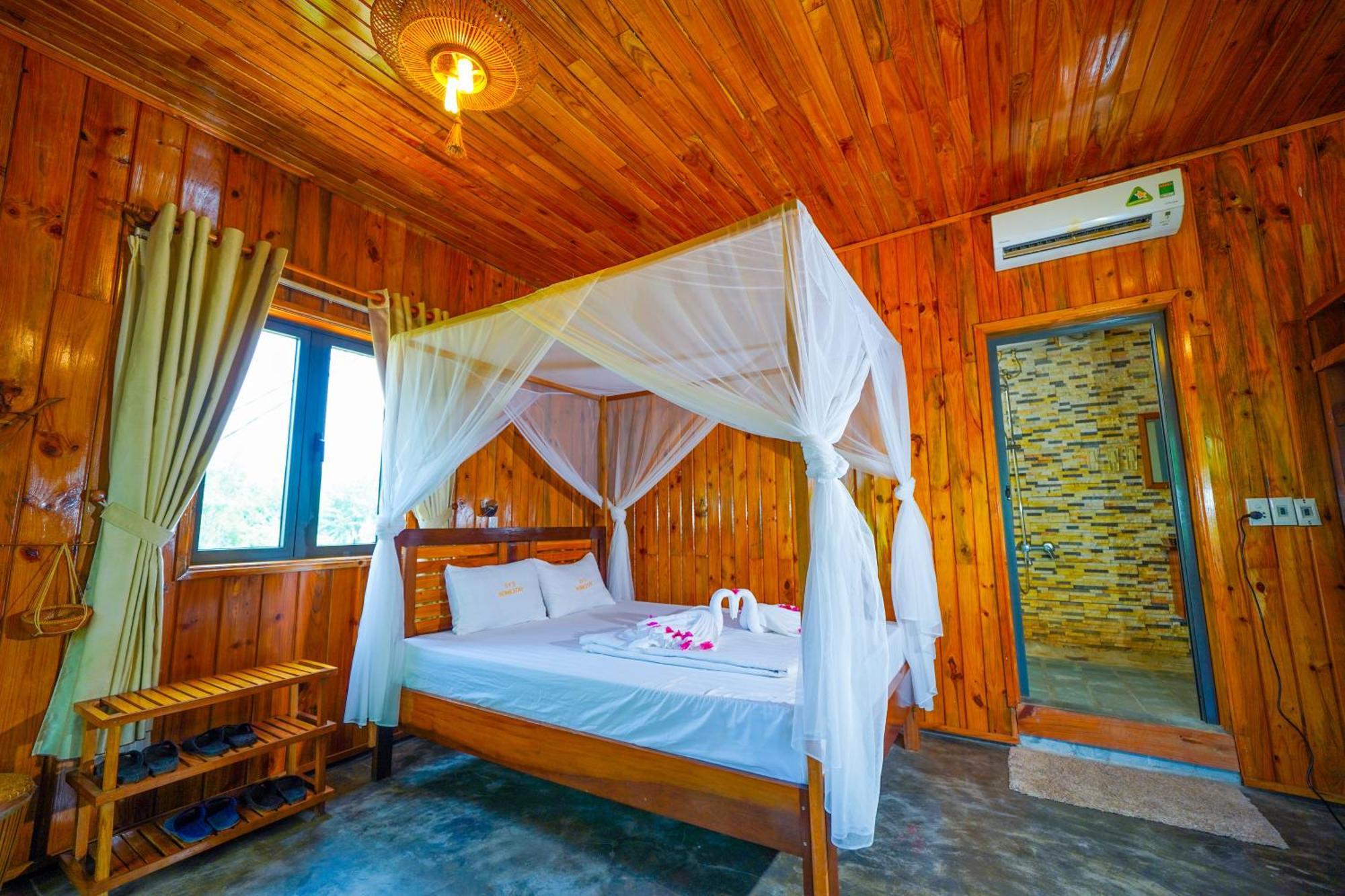 Jungle Boss Travel Lodge Фонг Нха Екстериор снимка